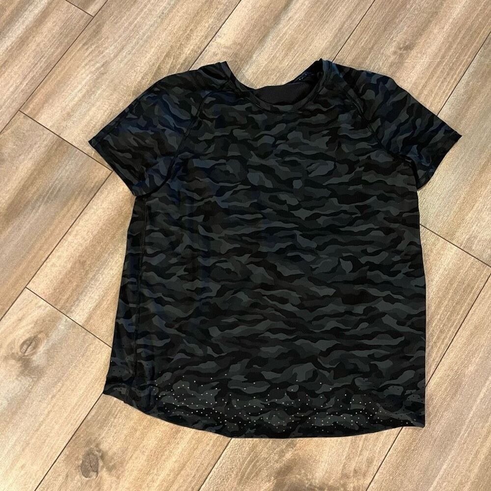 Lululemon Womens Short Sleeve Camo Shirt Black Camouflage Bin K-18